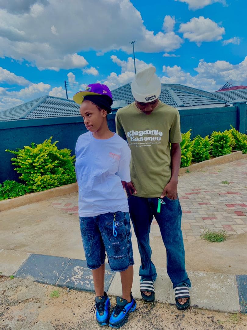 Elegante Essence Couture T-Shirts